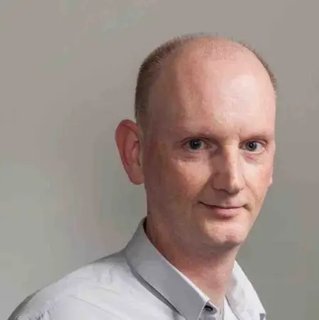 Photo of Erik Troost in a white shirt